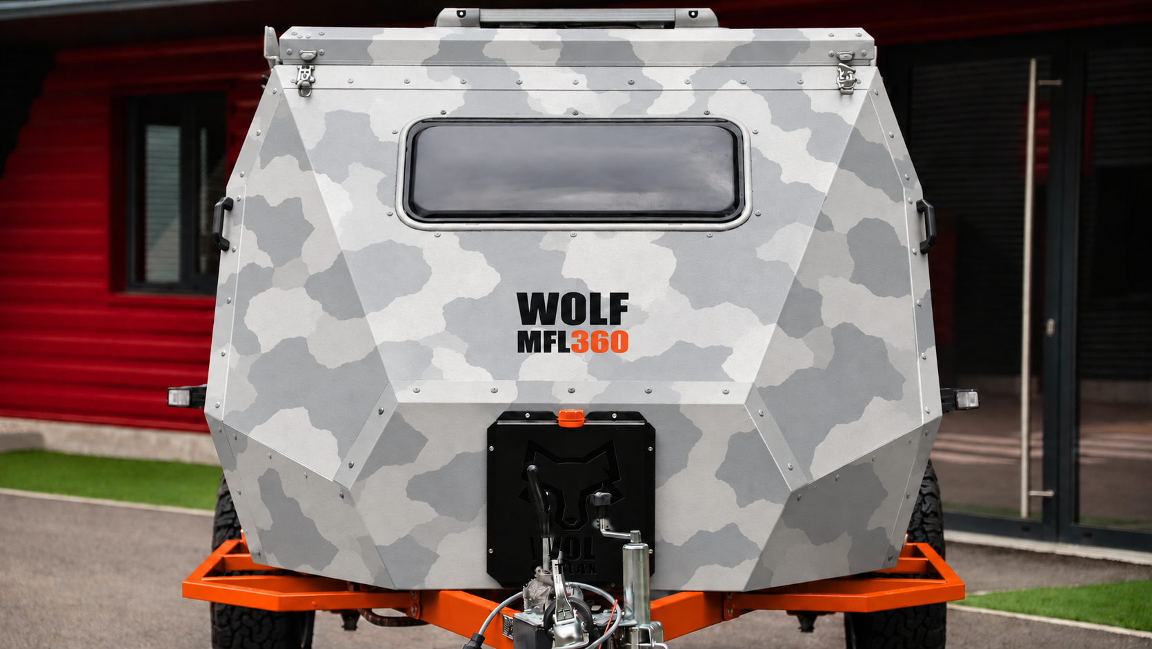 Front view of WOLF MFL 360 caravan in light snow camouflage, roof closed.