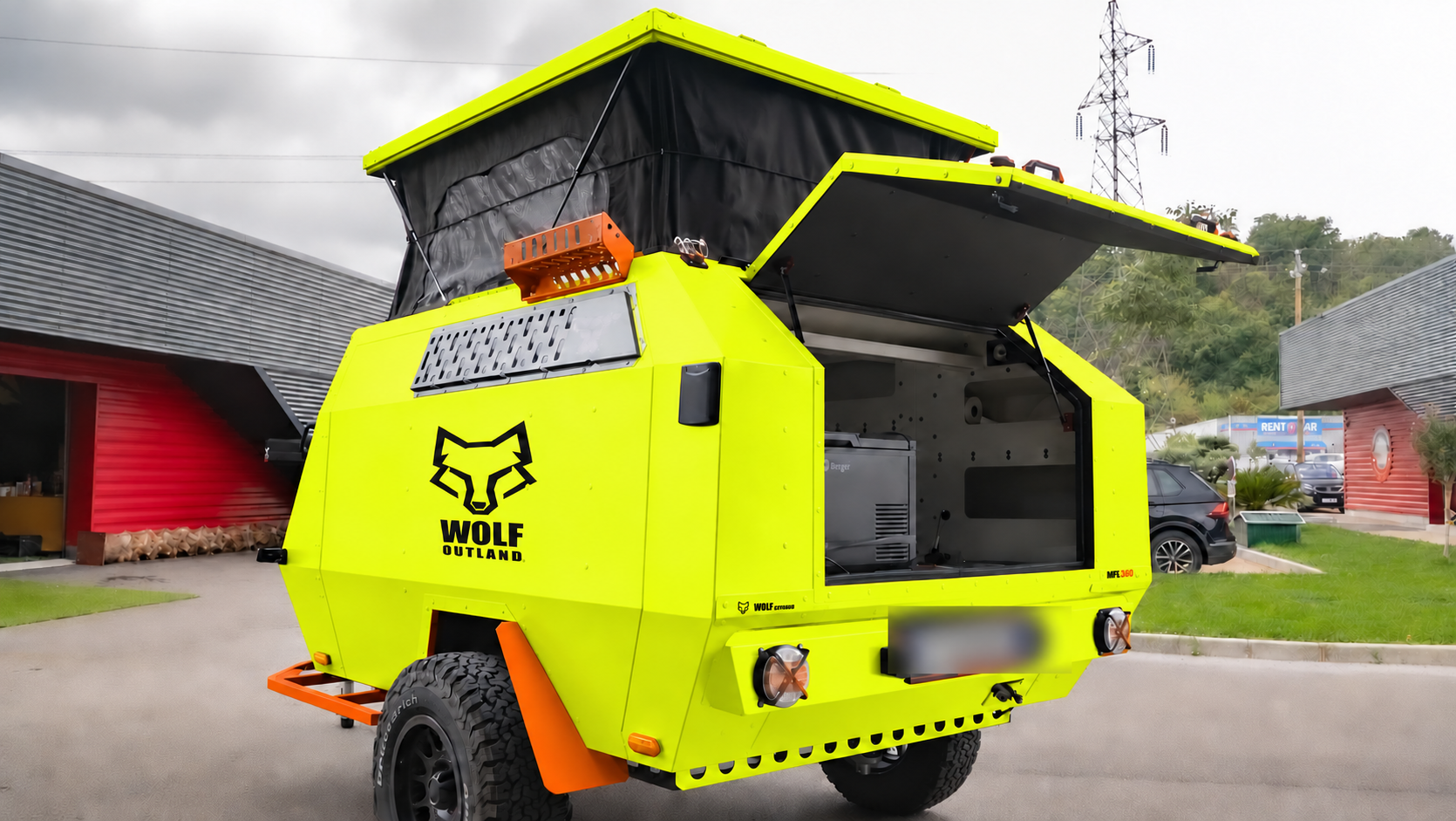 Rear three-quarter view · left side of WOLF MFL 360 caravan in fluorescent yellow, roof raised · kitchen open.