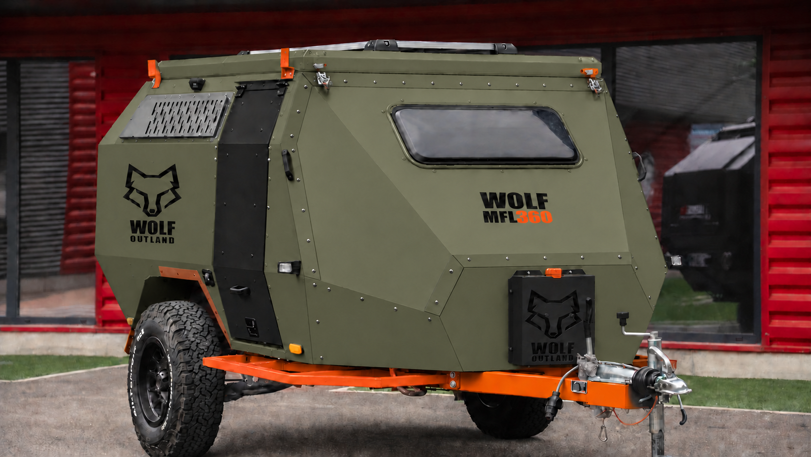 Front three-quarter view · right side of WOLF MFL 360 caravan in tactical olive, roof closed · door closed. Front three-quarter view · right side of WOLF MFL 360 caravan in tactical olive, roof closed · door closed.