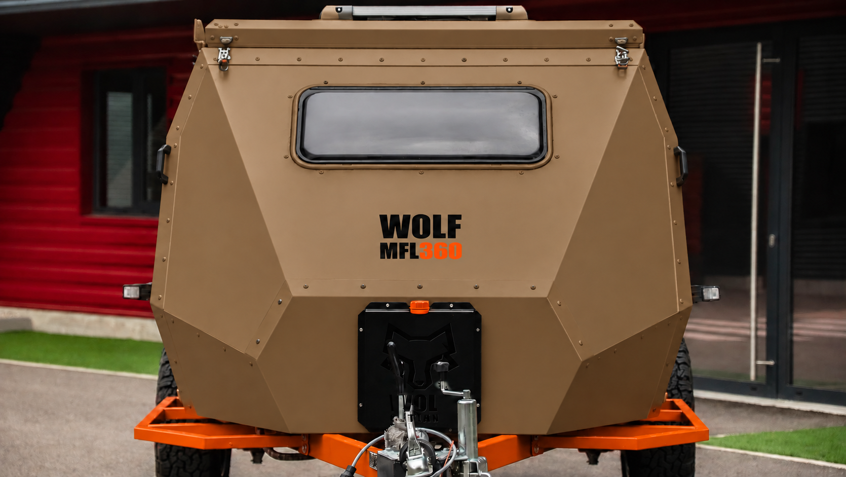 Front view of WOLF MFL 360 caravan in bronze, roof closed.