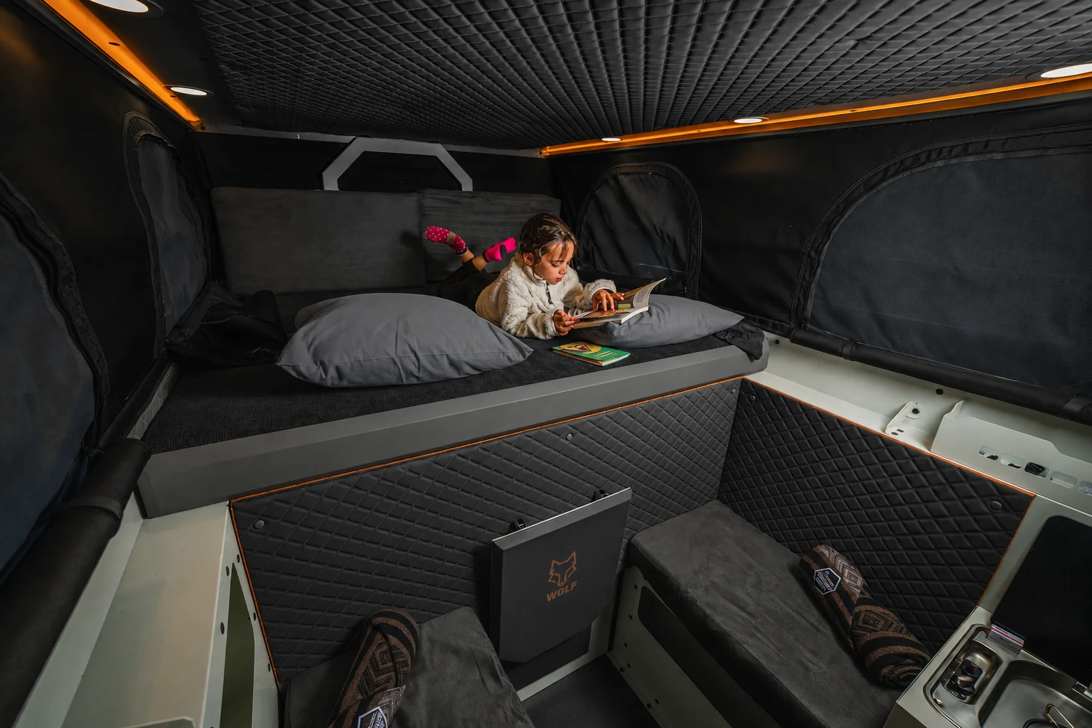 WOLF Camper — Orange fluo